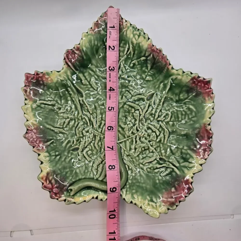 Bordallo Pinheiro Majolica Grape Leaf Plate Portugal Green 10